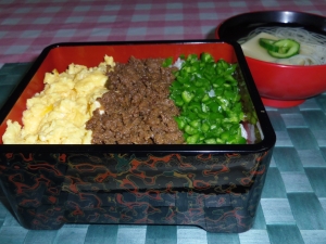 三色弁当.JPG